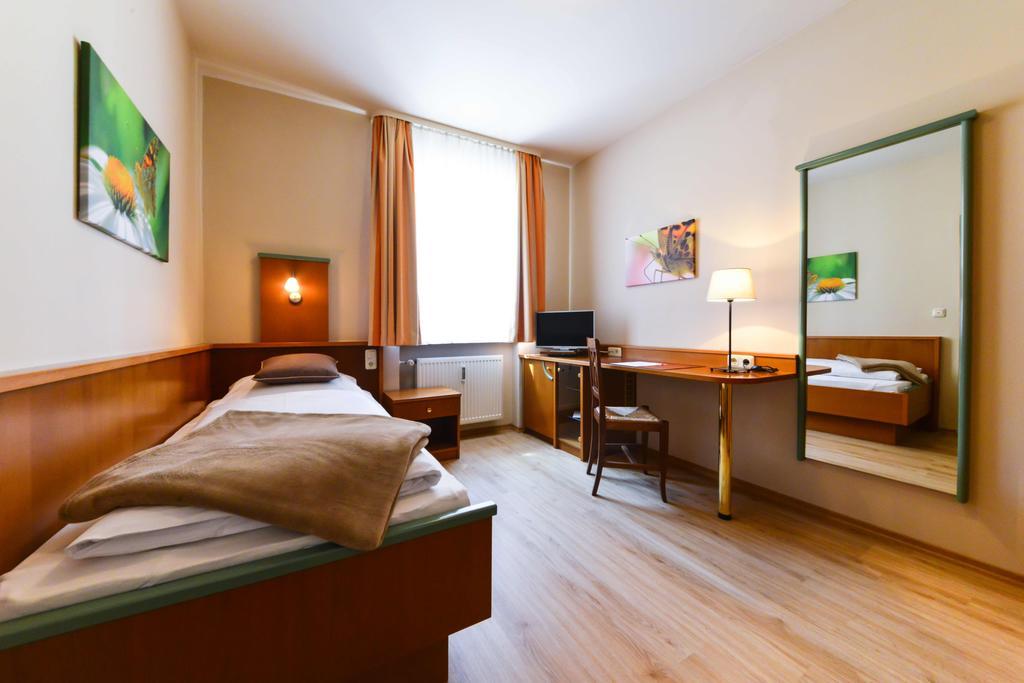 Boardinghouse Pfarrkirchen Hotel Room photo