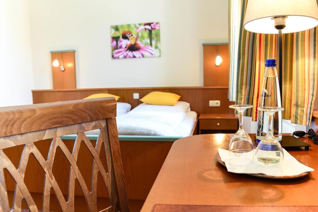 Boardinghouse Pfarrkirchen Hotel Room photo
