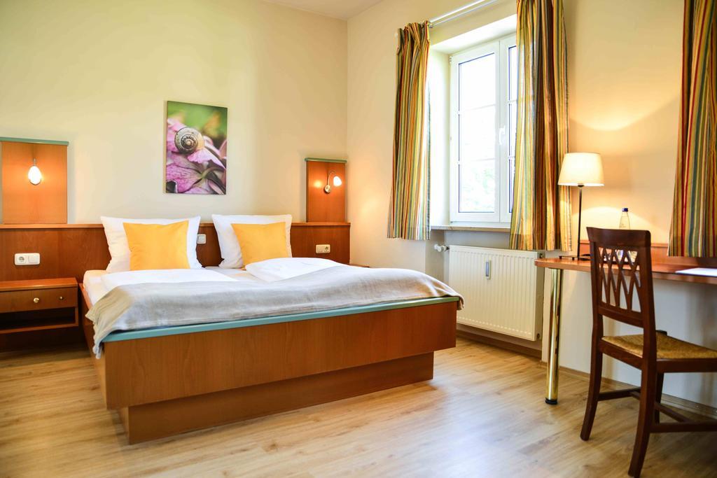 Boardinghouse Pfarrkirchen Hotel Room photo