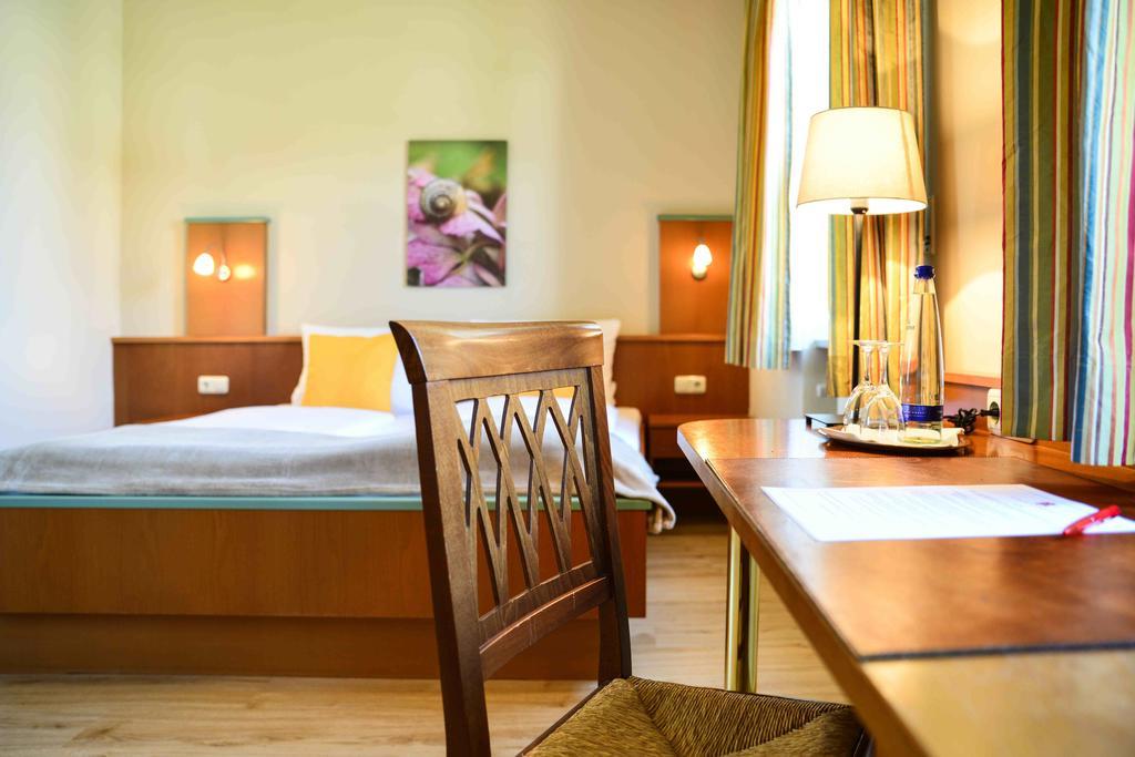 Boardinghouse Pfarrkirchen Hotel Room photo